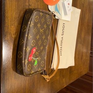 Louis Vuitton  Pochette 🍒Cherises